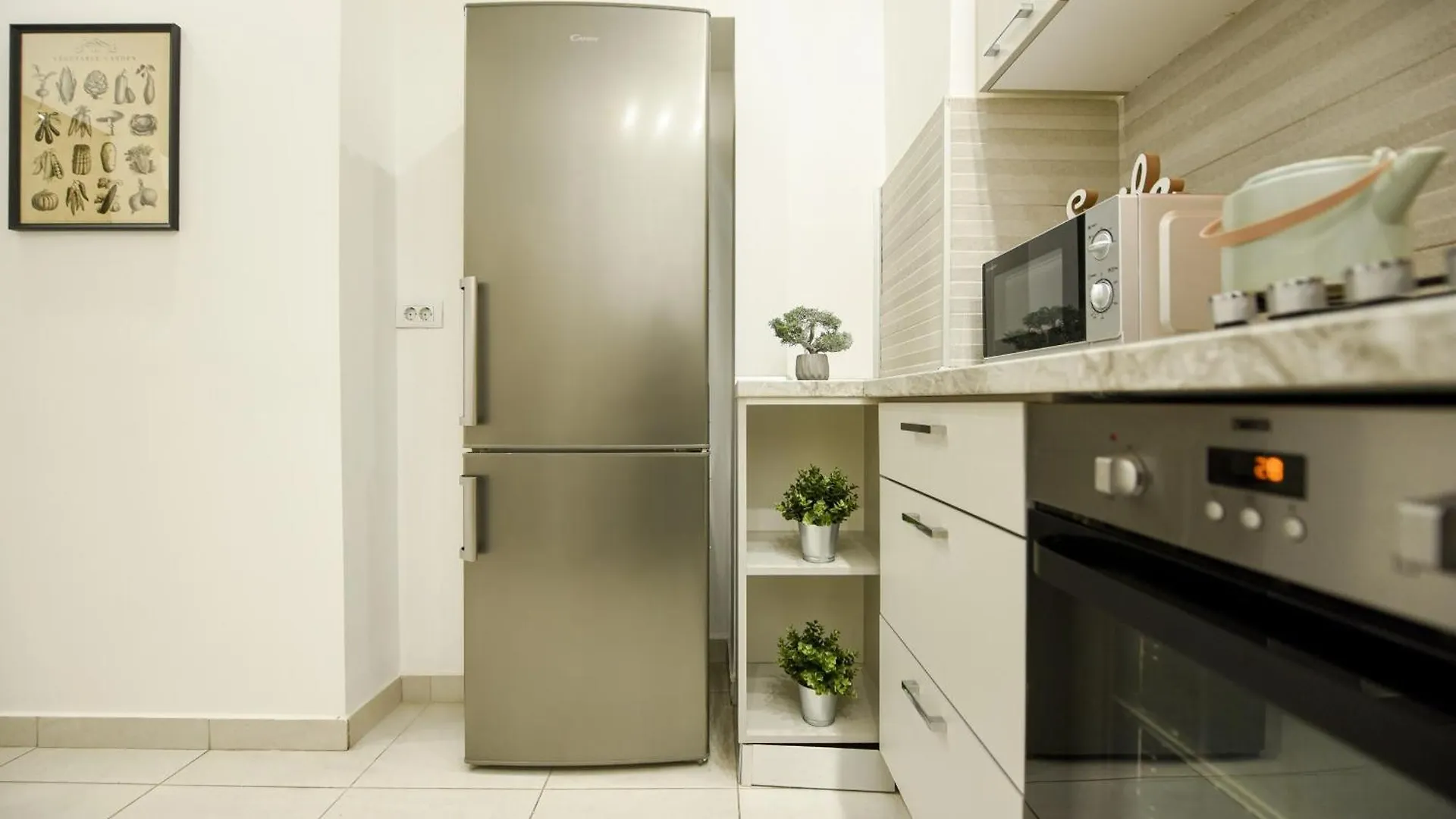 Ideal Home - Spacious & Modern Accommodation Near Unirii Square Bucharest 0*,