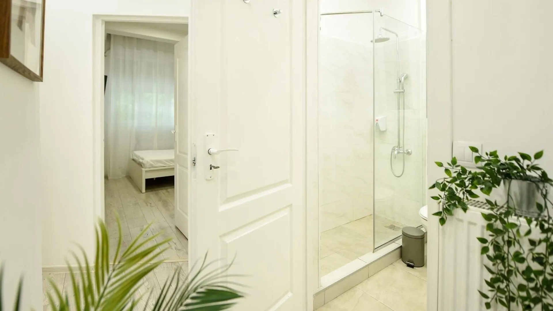 Apartment Ideal Home - Spacious & Modern Accommodation Near Unirii Square Bucharest Romania