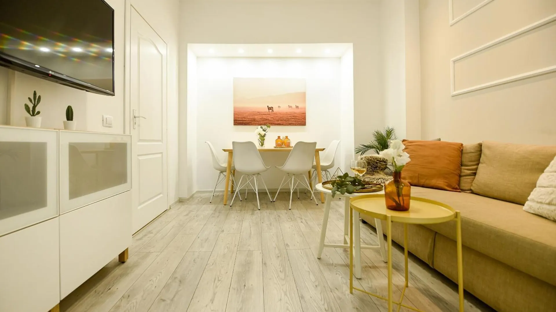 Apartment Ideal Home - Spacious & Modern Accommodation Near Unirii Square Bucharest