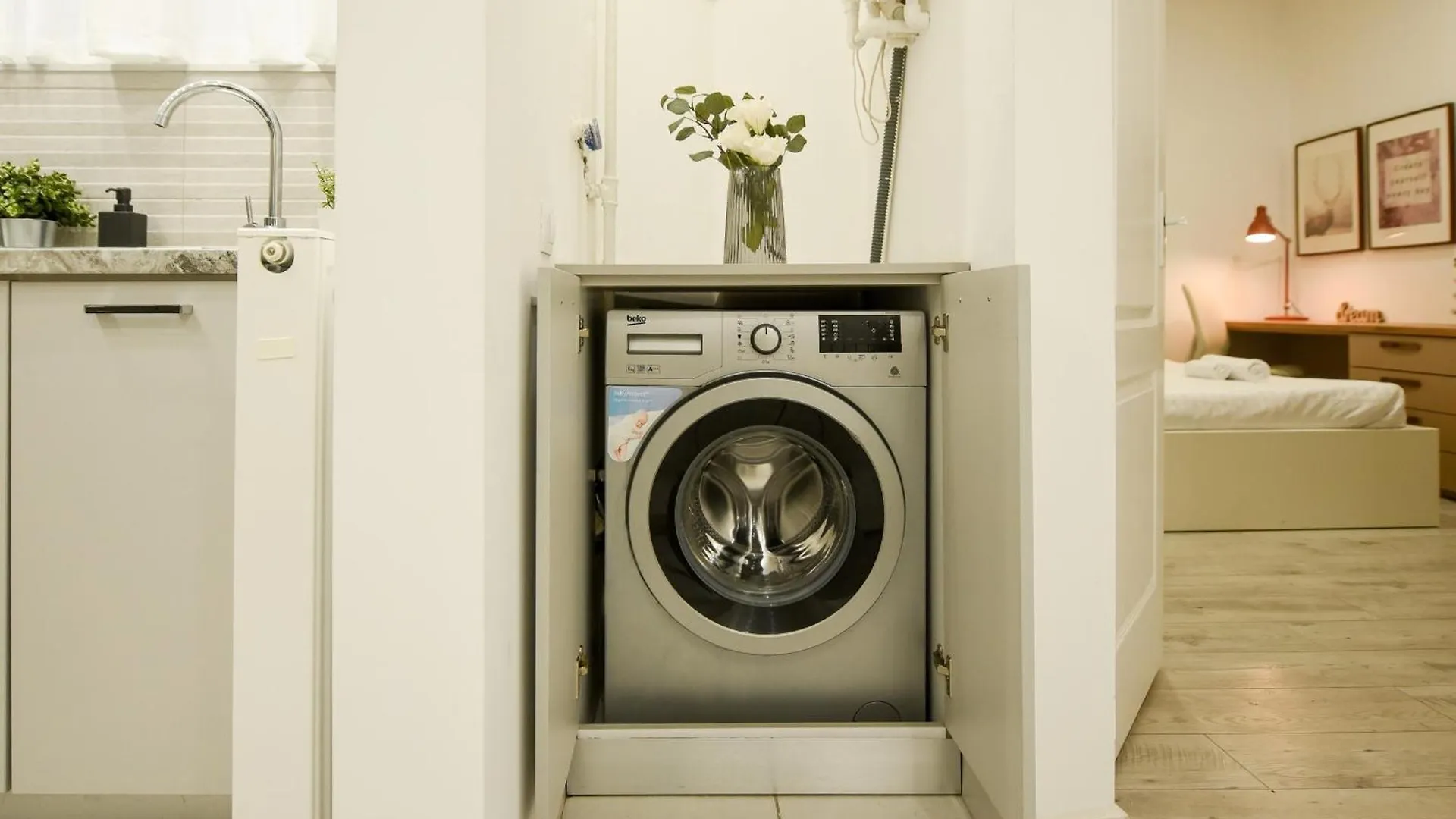 Ideal Home - Spacious & Modern Accommodation Near Unirii Square Bucharest