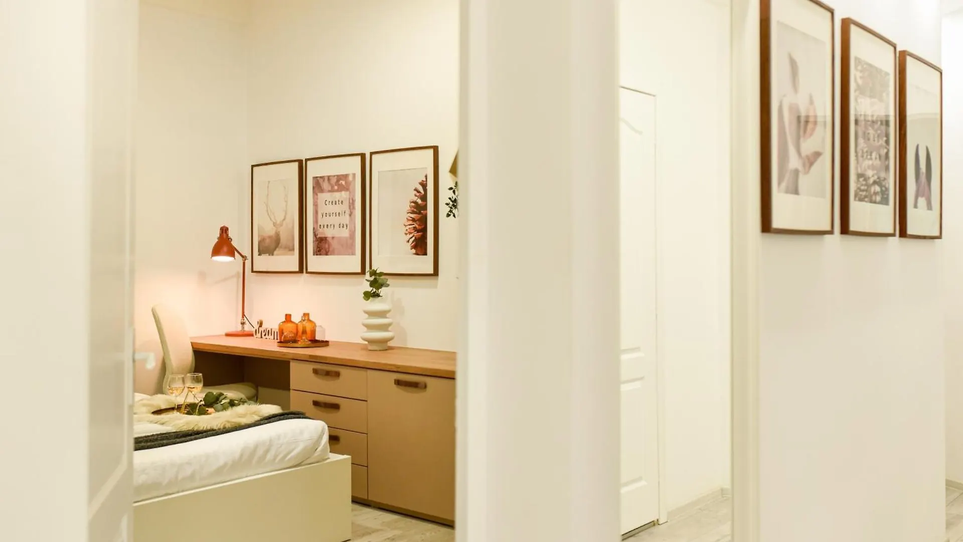 Ideal Home - Spacious & Modern Accommodation Near Unirii Square Bucharest 0*,