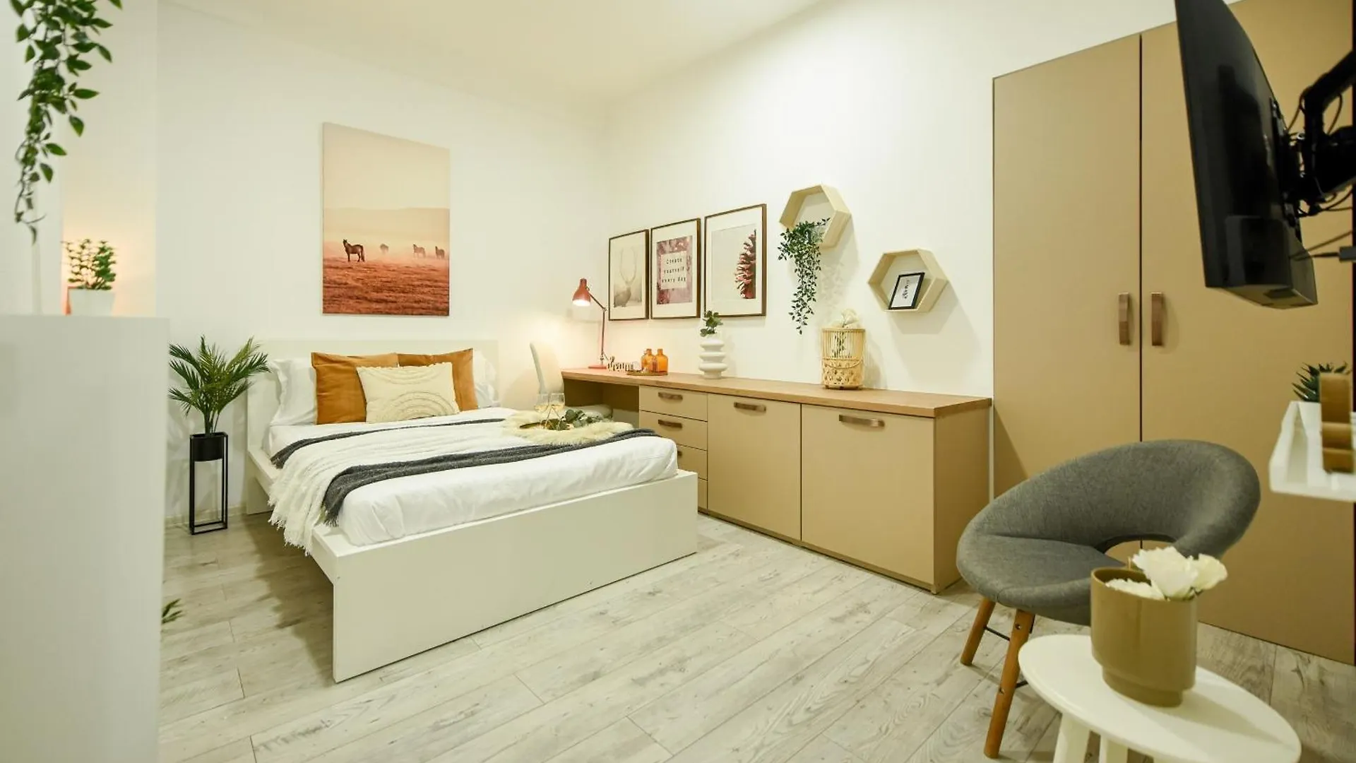 Apartment Ideal Home - Spacious & Modern Accommodation Near Unirii Square Bucharest