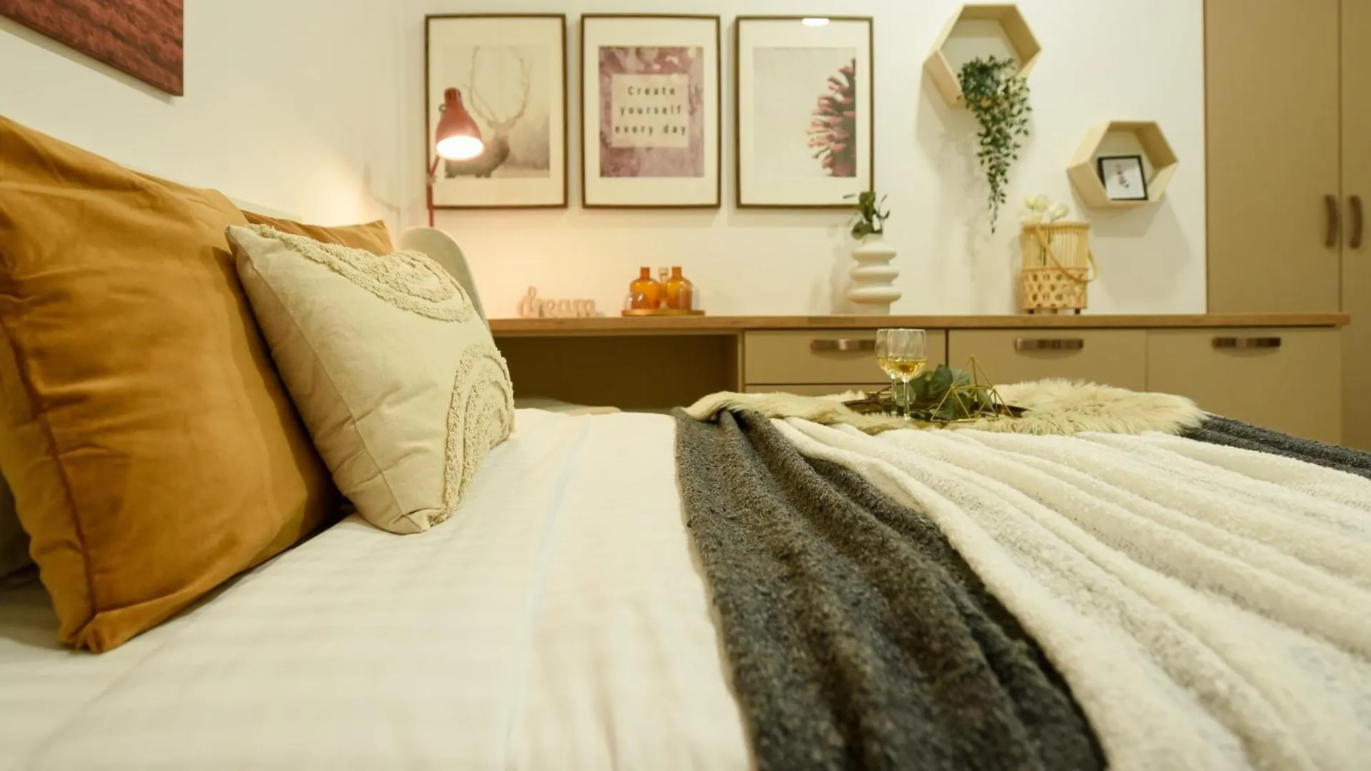 Ideal Home - Spacious & Modern Accommodation Near Unirii Square Bucharest Romania
