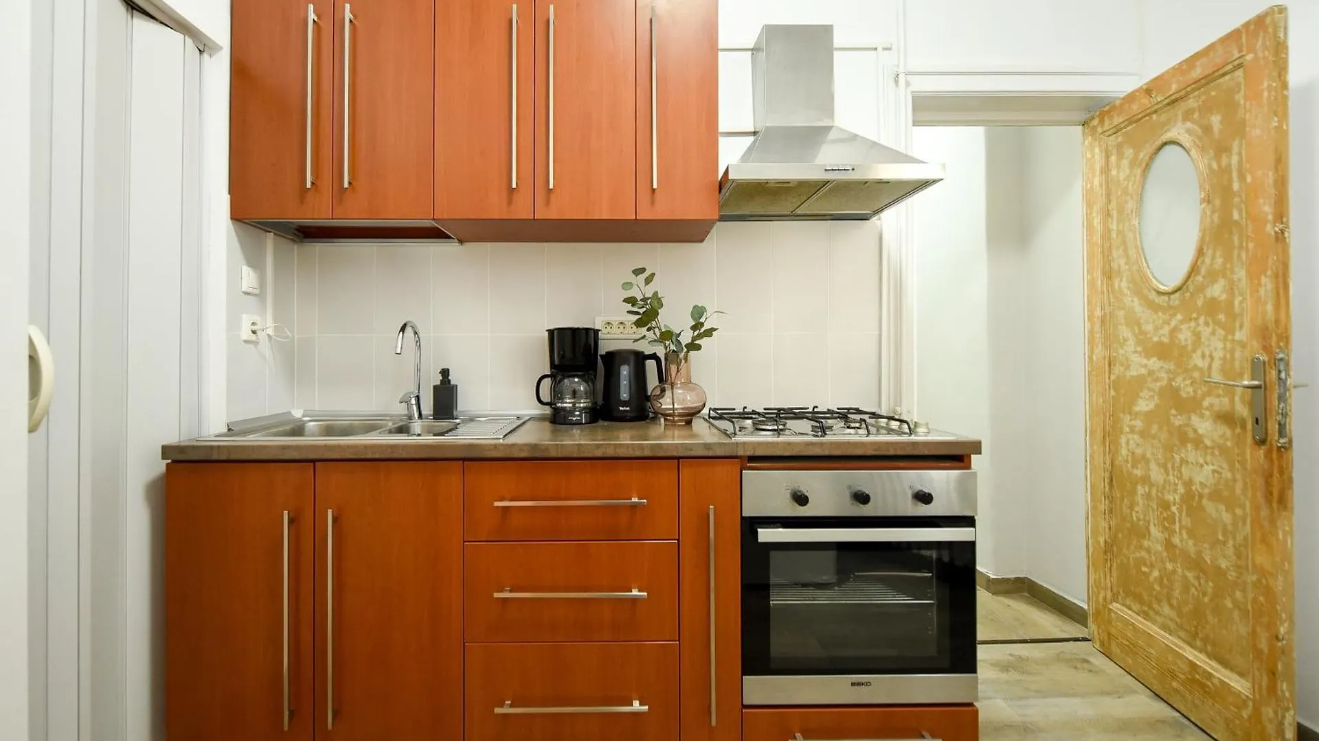 Ideal Home - Spacious & Modern Accommodation Near Unirii Square Bucharest Apartment
