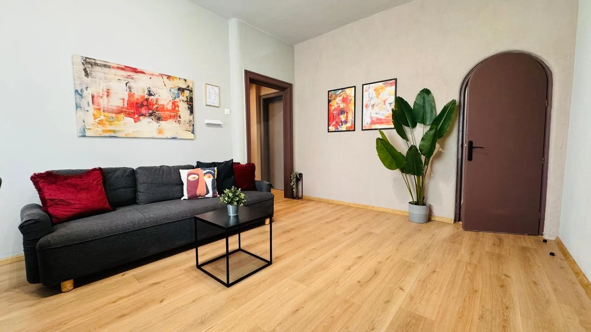 Ideal Home - Spacious & Modern Accommodation Near Unirii Square Bucharest