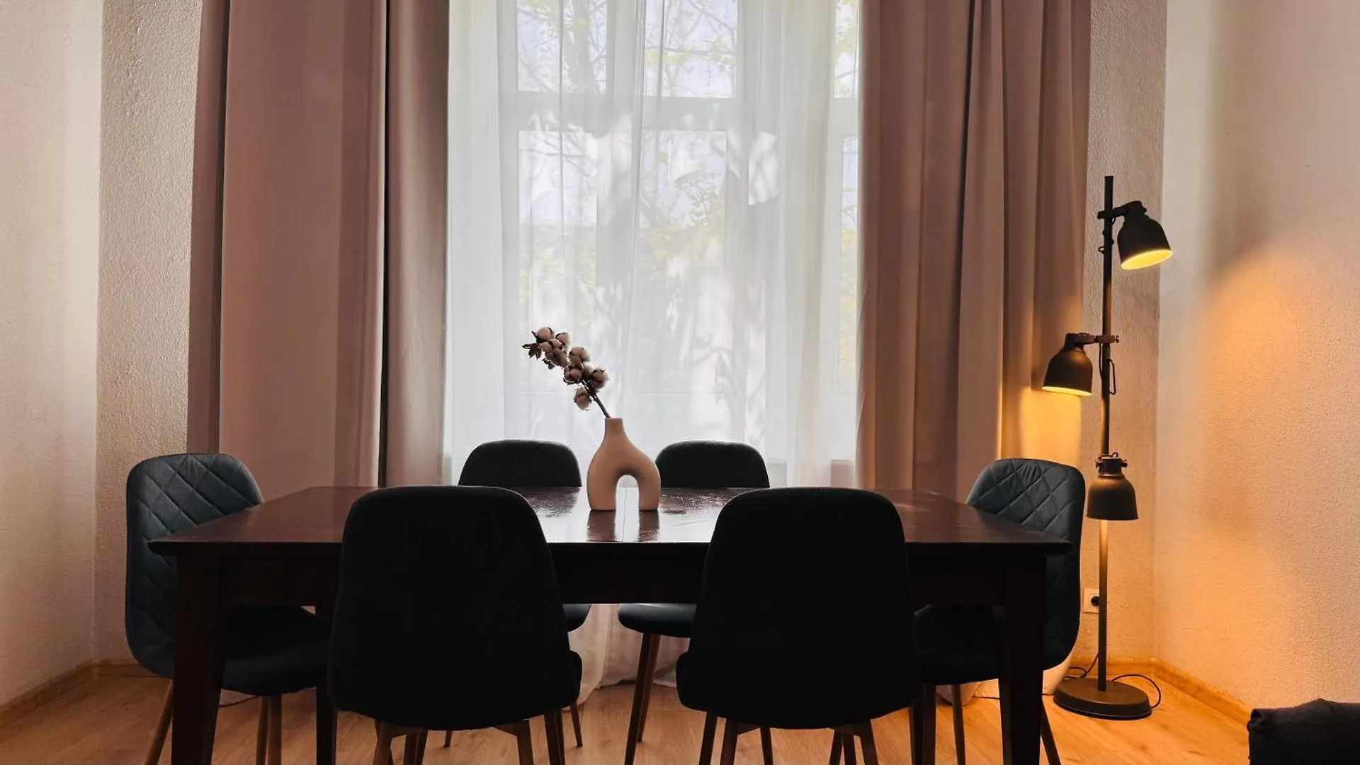 Apartment Ideal Home - Spacious & Modern Accommodation Near Unirii Square Bucharest