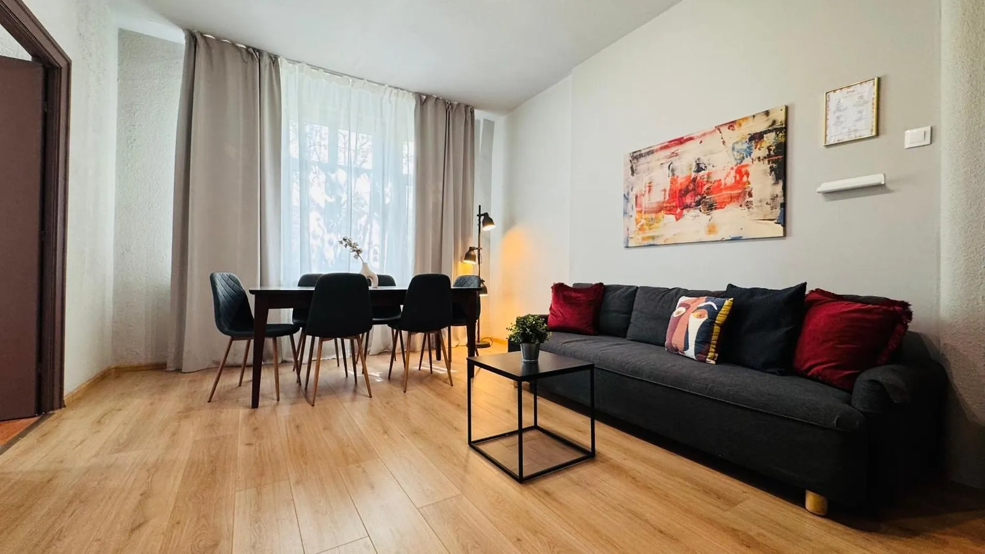 Ideal Home - Spacious & Modern Accommodation Near Unirii Square Bucharest Romania