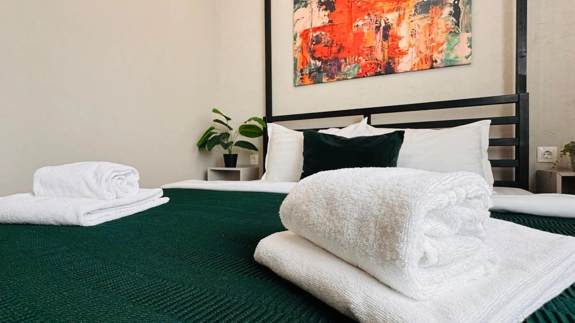 Apartment Ideal Home - Spacious & Modern Accommodation Near Unirii Square Bucharest