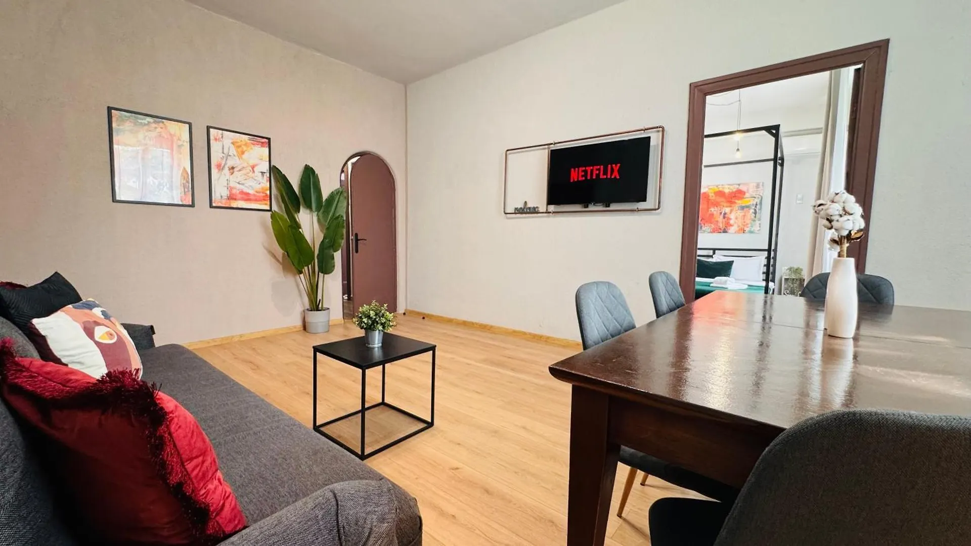 Ideal Home - Spacious & Modern Accommodation Near Unirii Square Bucharest Apartment