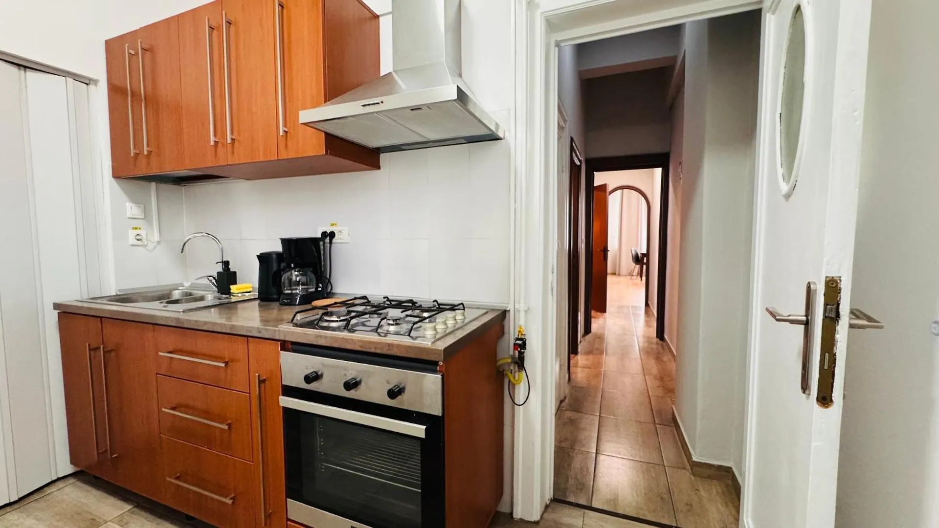 Ideal Home - Spacious & Modern Accommodation Near Unirii Square Bucharest Apartment