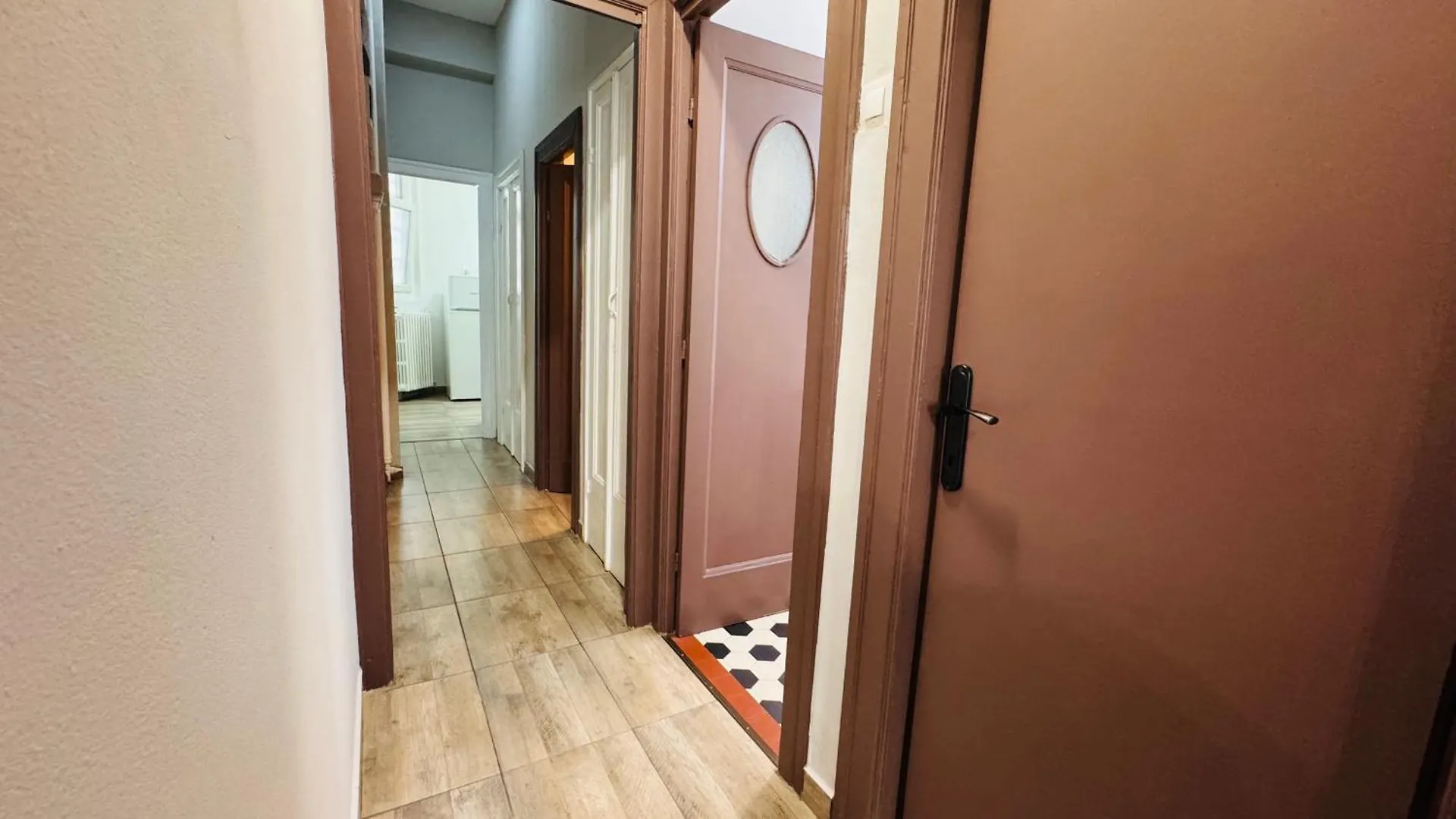 Ideal Home - Spacious & Modern Accommodation Near Unirii Square Bucharest 0*,