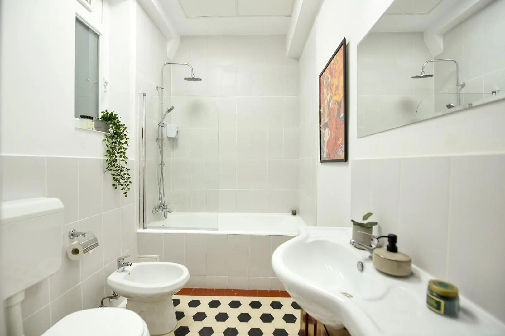 Ideal Home - Spacious & Modern Accommodation Near Unirii Square Bucarest 0*,