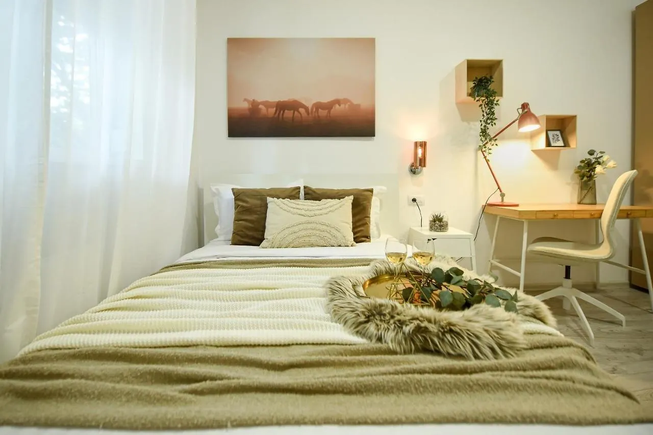 Ideal Home - Spacious & Modern Accommodation Near Unirii Square Bucharest Apartment