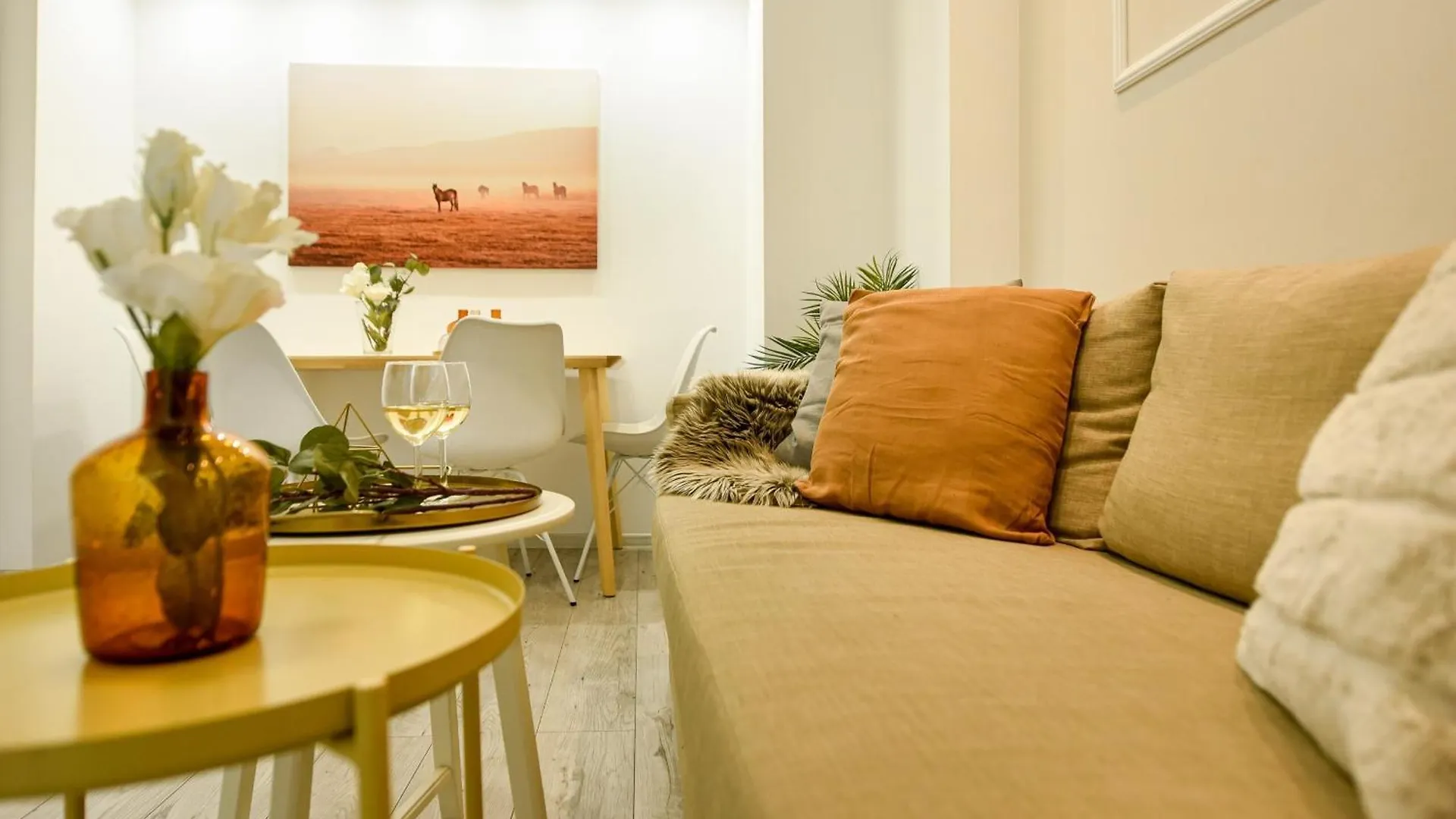 Apartment Ideal Home - Spacious & Modern Accommodation Near Unirii Square Bucharest