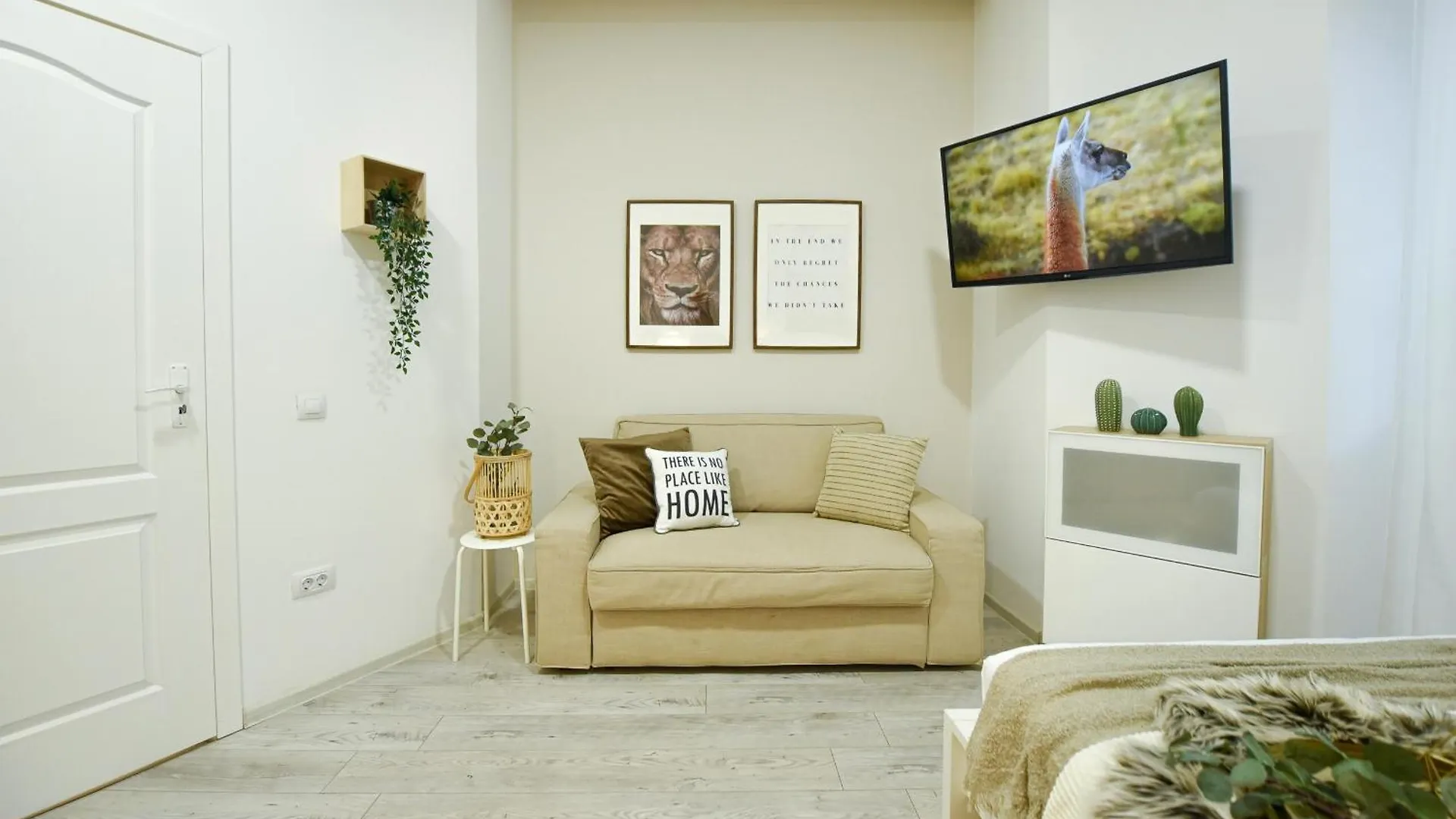 Ideal Home - Spacious & Modern Accommodation Near Unirii Square Bucharest Romania