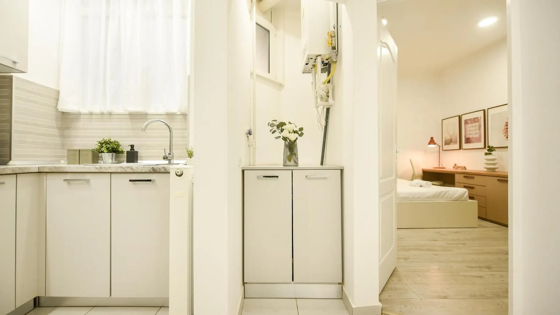 Apartment Ideal Home - Spacious & Modern Accommodation Near Unirii Square Bucharest
