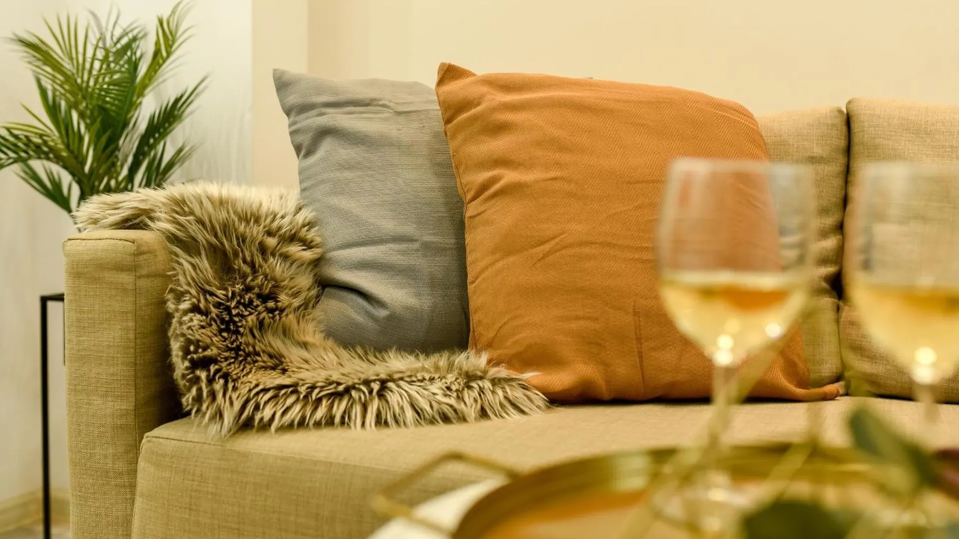 Apartment Ideal Home - Spacious & Modern Accommodation Near Unirii Square Bucharest