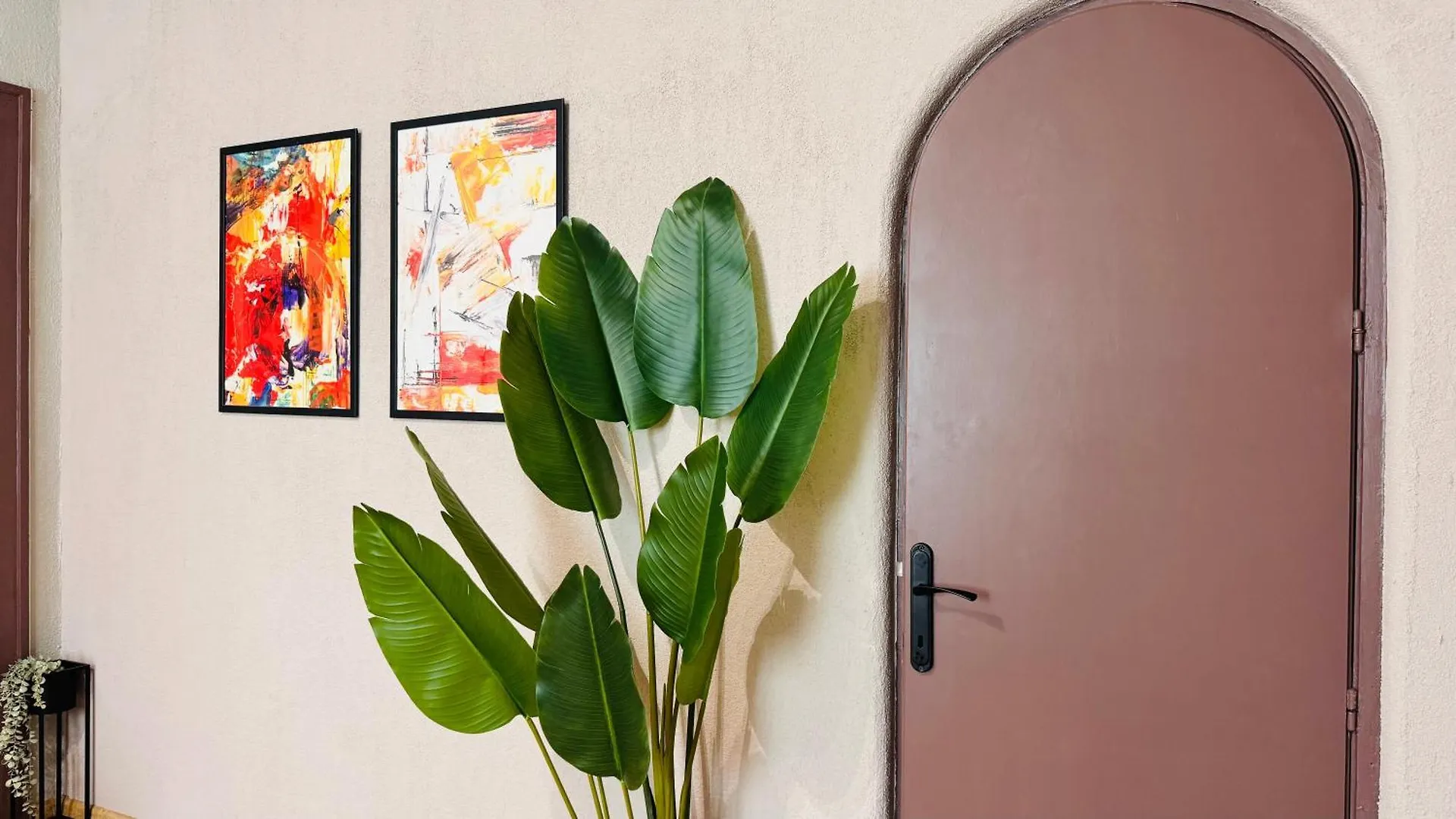 Ideal Home - Spacious & Modern Accommodation Near Unirii Square Bucharest Apartment