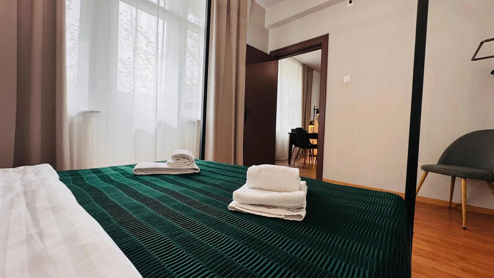 Apartment Ideal Home - Spacious & Modern Accommodation Near Unirii Square Bucharest