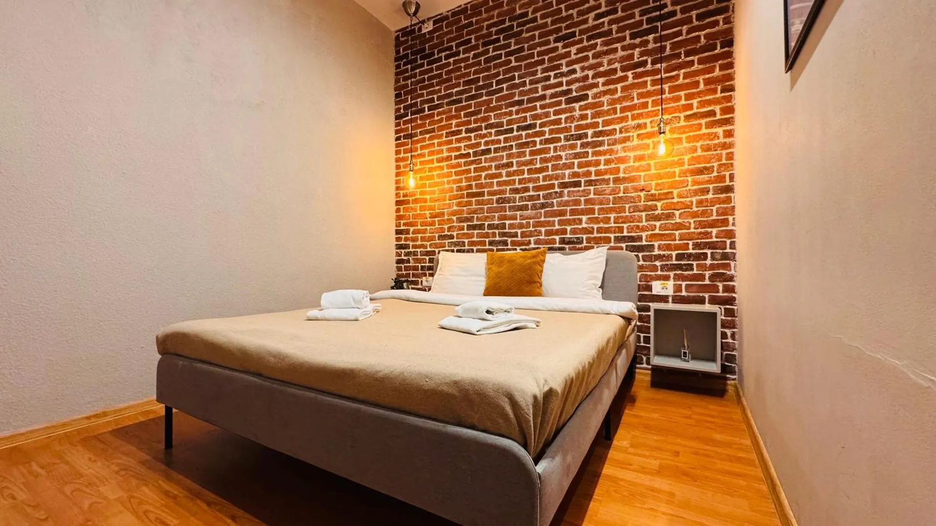 Apartment Ideal Home - Spacious & Modern Accommodation Near Unirii Square Bucharest