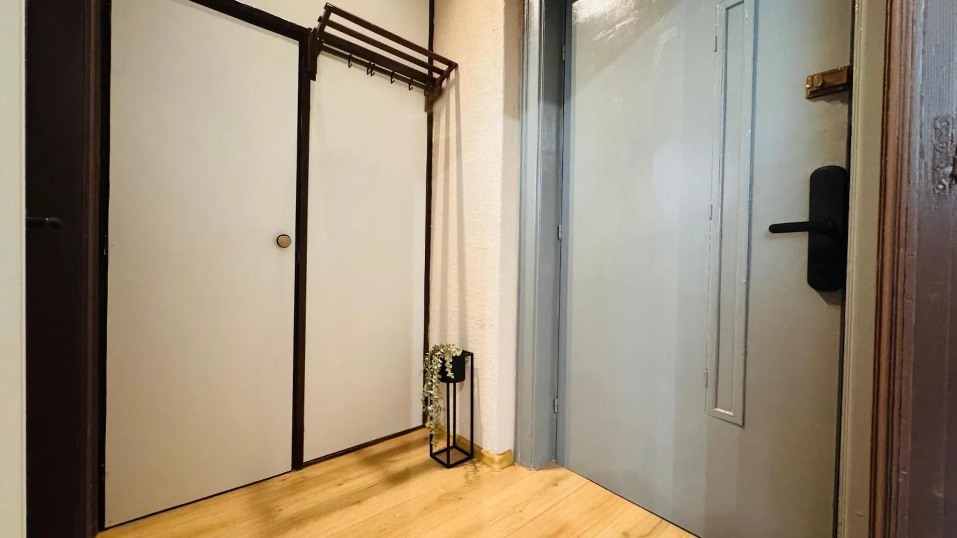 Ideal Home - Spacious & Modern Accommodation Near Unirii Square Bucharest Romania