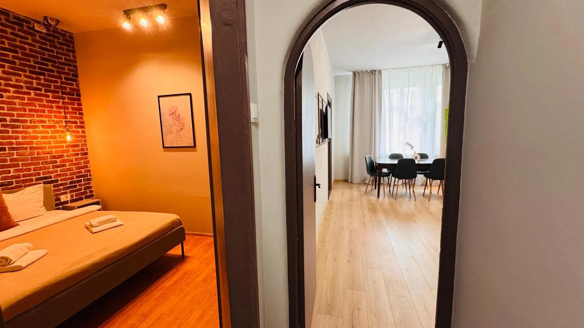 Ideal Home - Spacious & Modern Accommodation Near Unirii Square Bucharest Apartment