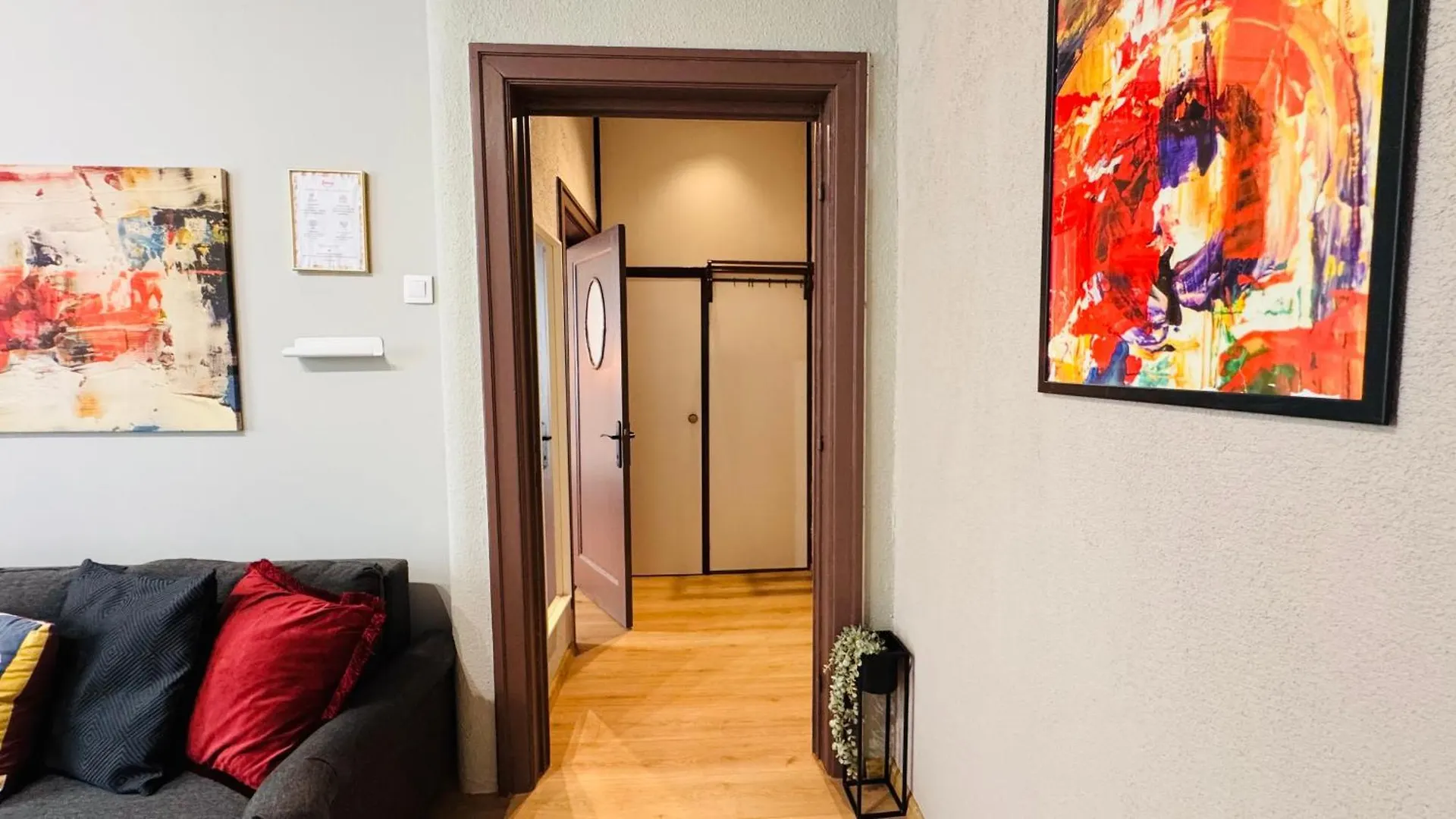 Apartment Ideal Home - Spacious & Modern Accommodation Near Unirii Square Bucharest