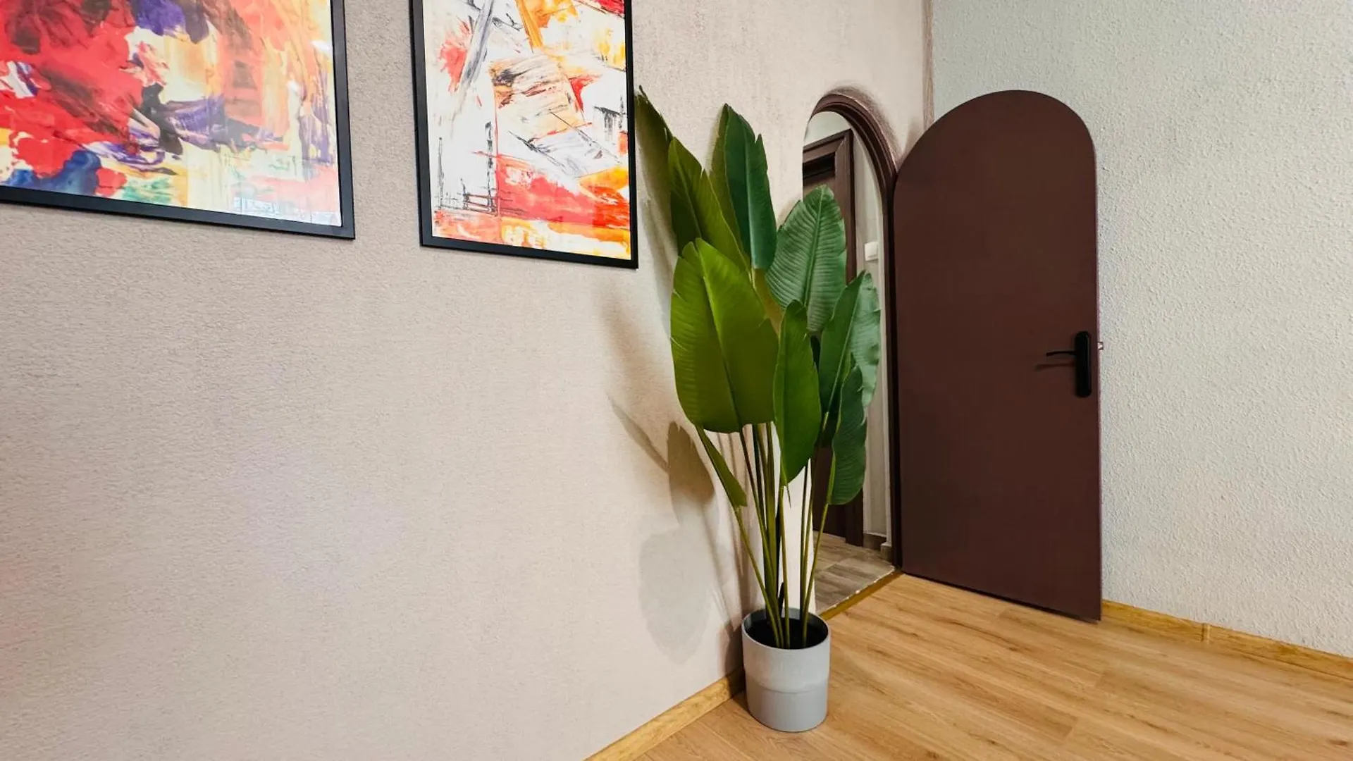 Ideal Home - Spacious & Modern Accommodation Near Unirii Square Bucharest 0*,