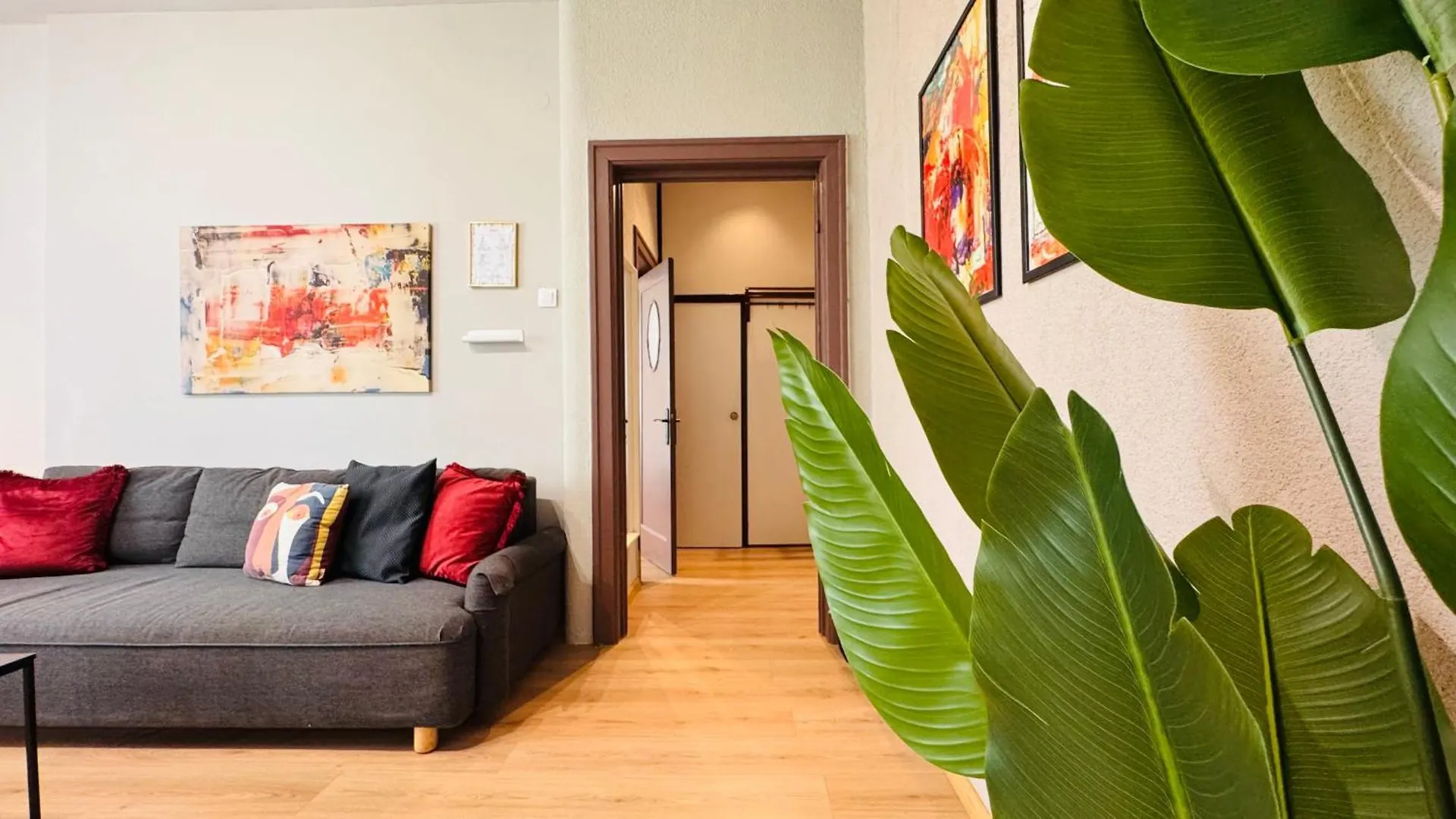 Ideal Home - Spacious & Modern Accommodation Near Unirii Square Bucharest