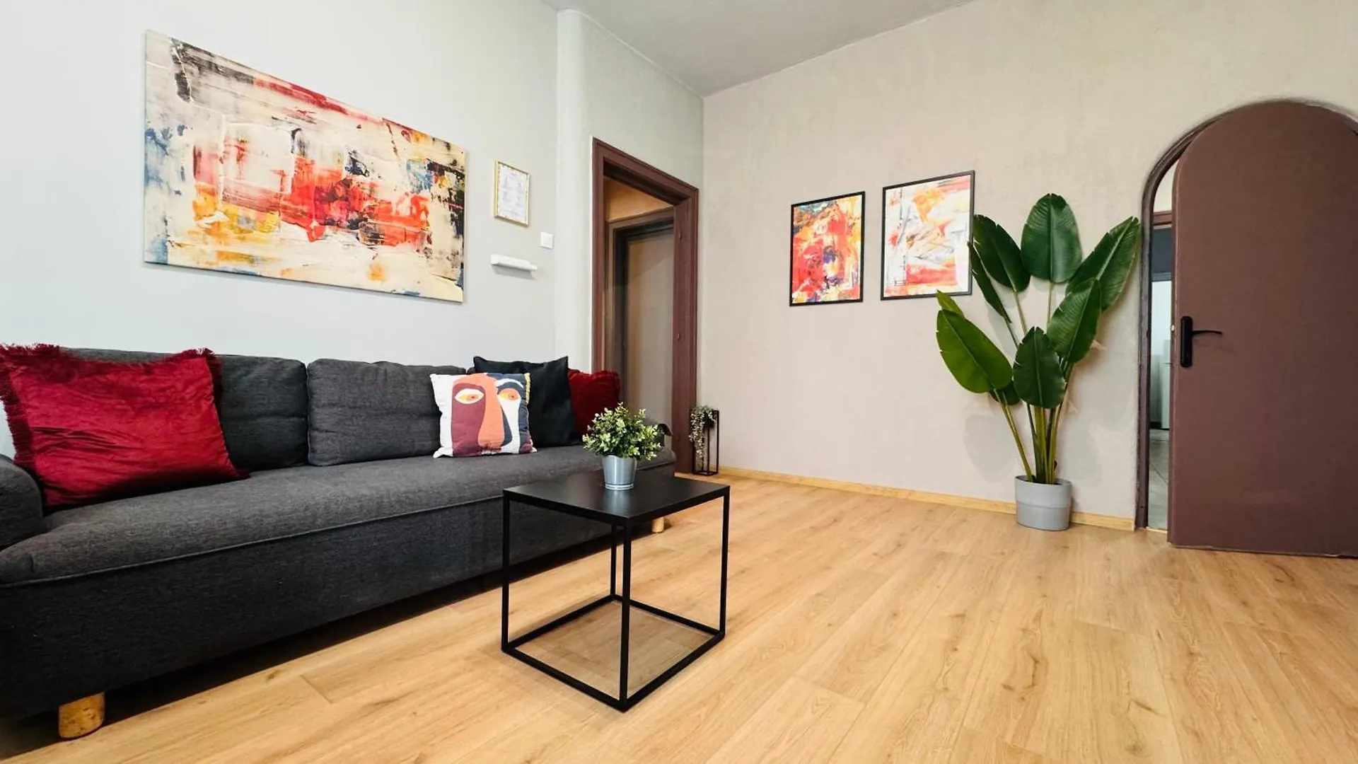 Apartment Ideal Home - Spacious & Modern Accommodation Near Unirii Square Bucharest