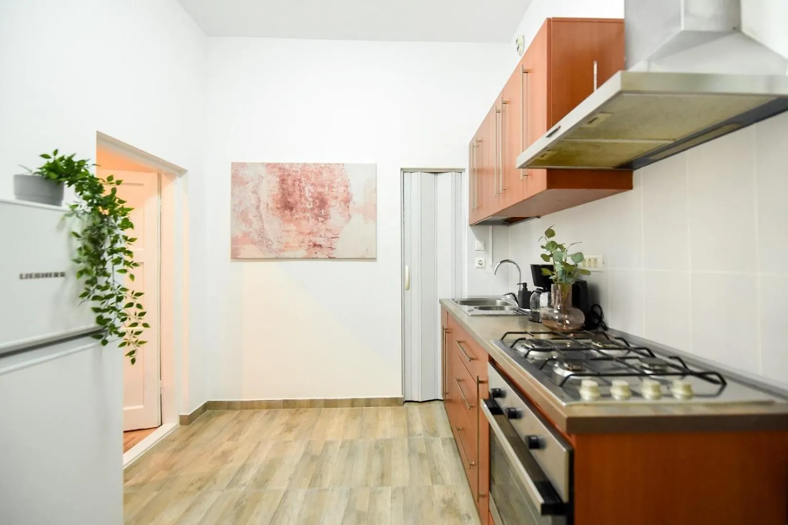 Ideal Home - Spacious & Modern Accommodation Near Unirii Square Bucharest Apartment